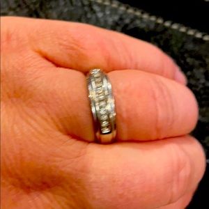 10k White gold Diamond ring